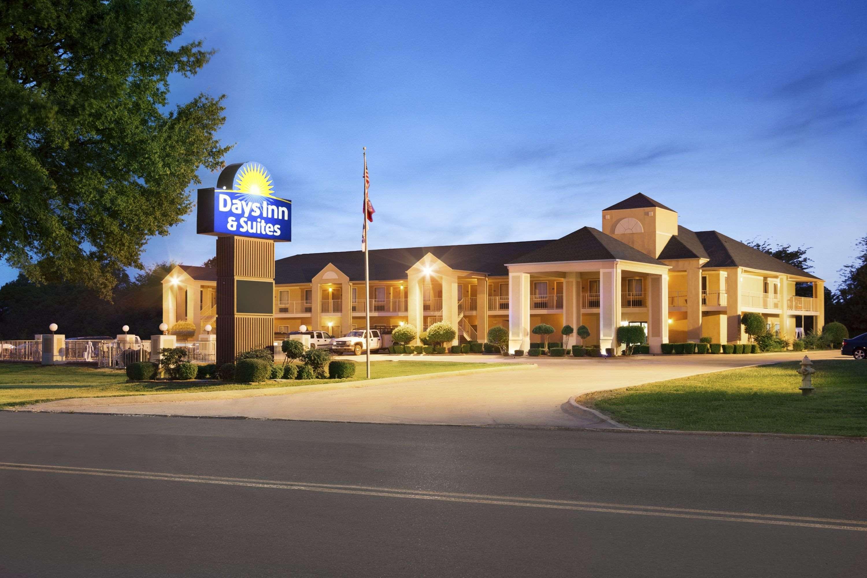 Days Inn & Suites By Wyndham Stuttgart Eksteriør bilde