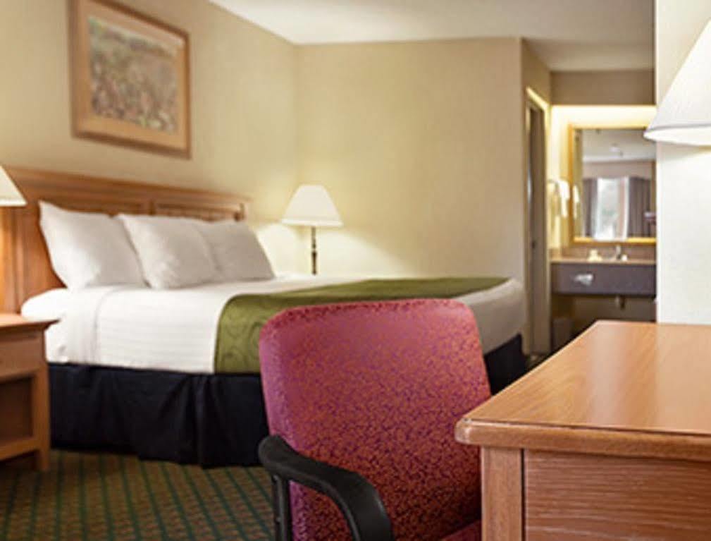 Days Inn & Suites By Wyndham Stuttgart Eksteriør bilde