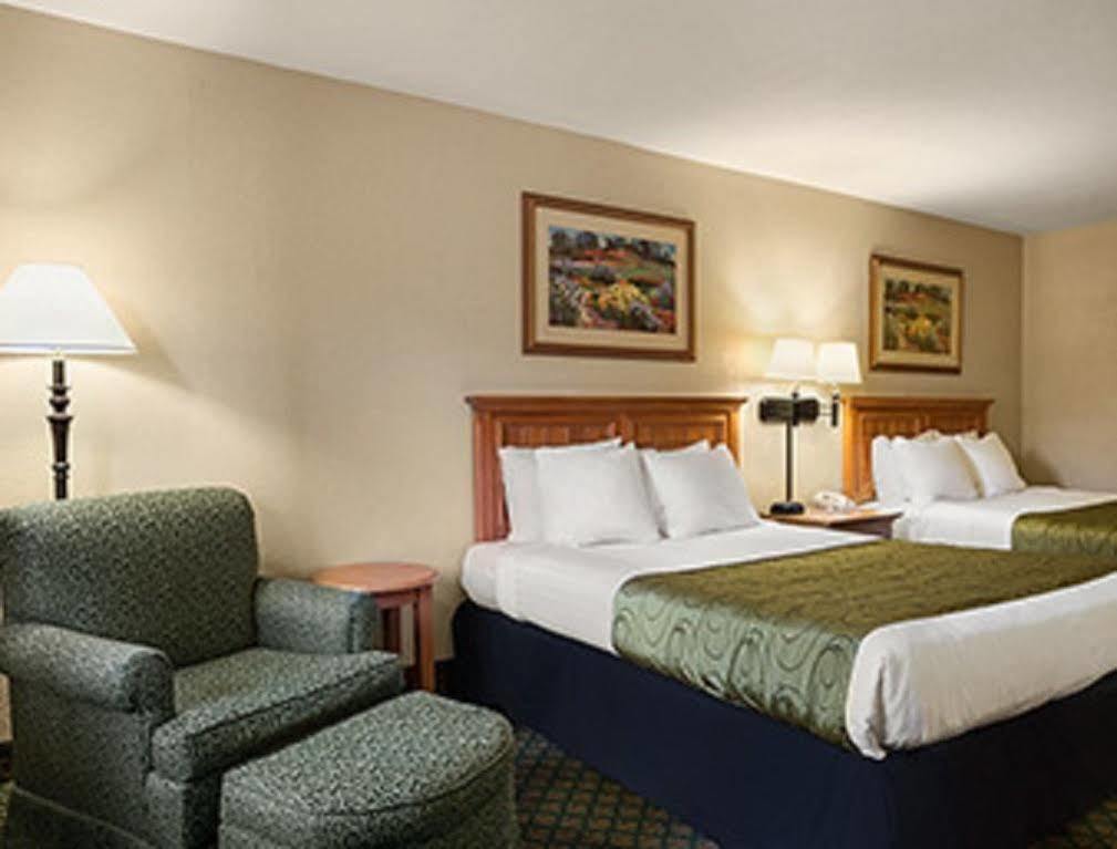 Days Inn & Suites By Wyndham Stuttgart Eksteriør bilde
